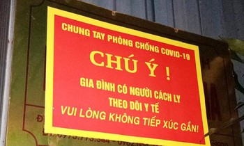 Hà Nội: Treo biển cảnh báo trước nhà F0 tự điều trị