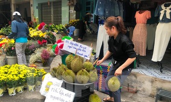Sầu riêng đang về nhiều tại TPHCM, giá chỉ từ 60.000-80.000 đồng/kg