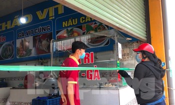 Hàng quán tại TPHCM vẫn đang phục vụ theo hình thức "bán mang đi"