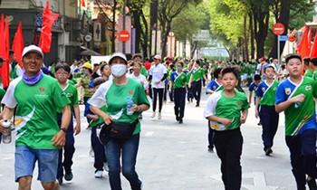 A large number of students in Ho Chi Minh City responded to the Olympic Run Day for the health of the entire population in 2021
