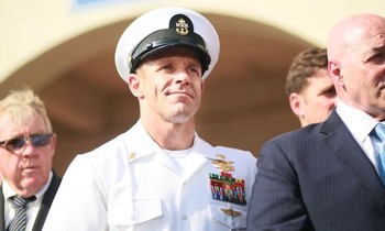 Chỉ huy trưởng đặc nhiệm Hải quân Mỹ Edward Gallagher đã được tuyên bố trắng án trước cáo buộc tội giết người vào ngày 2 tháng 7 năm 2019.