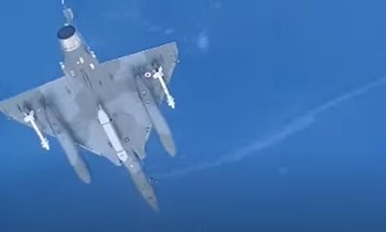 Một chiếc Mirage 2000D của không quân Pháp mang theo thiết bị ASTAC bay qua Biển Đen./ Ảnh: Không quân Nga