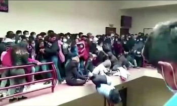 Thảm kịch khiến nhiều sinh viên Bolivia rơi xuống từ tầng 4 bị tử vong