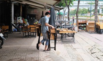 Cửa hàng, quán ăn TPHCM tất bật dọn dẹp, mong sớm được bán tại chỗ