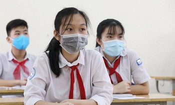 Học sinh Hà Nội bắt đầu nộp phiếu dự thi vào lớp 10