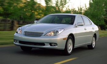 Lexus ES300 phiên bản năm 2002 được cho bị lỗi hàng ghế trước.