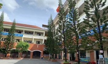 Trường Tiểu học Trưng Vương, nơi cô giáo L.T.B.L. đánh học sinh
