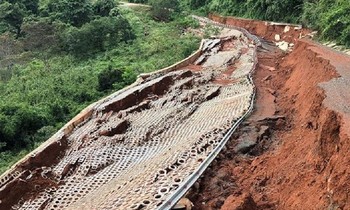 Sạt trượt nghiêm trọng tại tuyến đường dẫn vào thác Liêng Nung