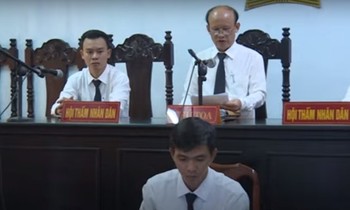 Thẩm phán từng mua dâm ngồi xử vụ án hiếp dâm