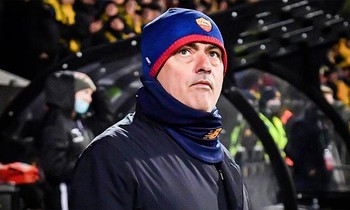 Thua thảm đội bóng tí hon, Mourinho phát biểu sốc: Chúng tôi thua đội mạnh hơn!
