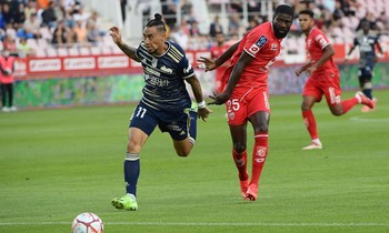 Ngôi sao ĐT Lào đối mặt với nguy cơ thất nghiệp sau AFF Cup 2020