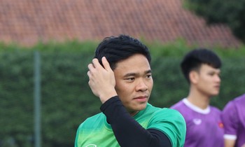 Thủ môn Nguyên Mạnh gạt nỗi buồn AFF Cup 2016, hạnh phúc vì được thầy Park lựa chọn