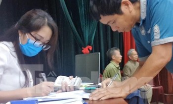 Bưu điện Hưng Yên thừa nhận cách làm của cấp dưới là 'không công khai'