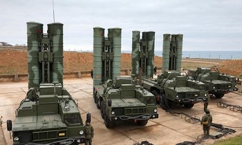 Tổ hợp tên lửa phòng không S-400 Triumph do Nga sản xuất. Ảnh: Tass