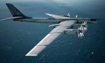 Oanh tạc cơ Tu-95MS cất cánh trong điều kiện thời tiết khắc nghiệt