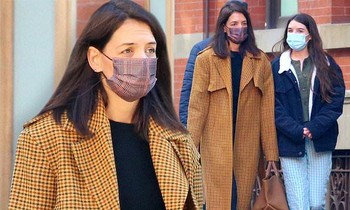 Suri Cruise cao lớn ở tuổi 15, xuống phố cùng mẹ Katie Holmes