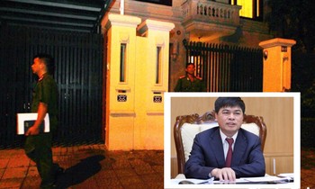 Cơ quan CSĐT - Bộ Công an khám xét nhà ông Nguyễn Xuân Sơn (ảnh nhỏ) tại khu đô thị Ciputra, quận Tây Hồ, Hà Nội.