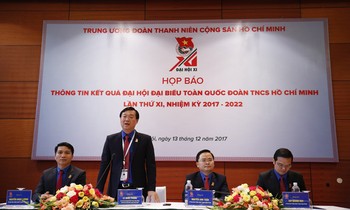 Bí thư thứ nhất T.Ư Đoàn Lê Quốc Phong trả lời phóng viên tại cuộc họp báo. Ảnh: Như Ý.