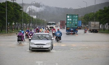 Biển Đông khả năng xuất hiện bão, miền Trung nguy cơ lũ chồng lũ