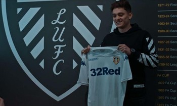 James đến Leeds vào năm 2019 trước khi "quay xe" sang M.U