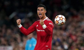 MU mừng thầy mới bằng cú đúp của Ronaldo