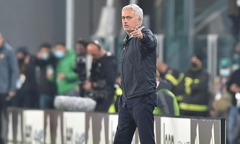 Roma thua đại chiến, Mourinho lại hành động gây sốc