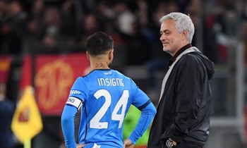 Bị đuổi khỏi sân, Mourinho vẫn... khen trọng tài