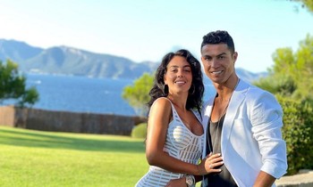 Ronaldo lên chức bố lần 5