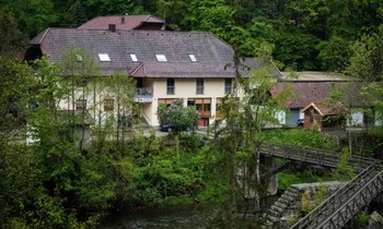 Khách sạn nơi xảy ra vụ việc nằm gần khu trượt tuyết nổi tiếng ở Passau, bang Bavaria, Đức