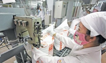 Đường ngoại ồ ạt vào Việt Nam 'bóp nghẹt' đường nội