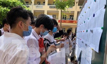 Học sinh cần học và được chơi trong “sân” đúng tuổi và năng lực của mình. Ảnh: Như Ý