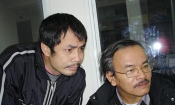 Nhà thơ Nguyễn Hoàng Sơn (phải) và nhà thơ Hữu Việt – những người làm báo TPCN một thời. Ảnh: Trần Hoàng Thiên Kim