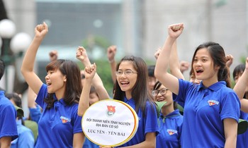 Đội Sinh viên Học viện Thanh thiếu niên Việt Nam tham gia các hoạt động an sinh xã hội. Ảnh: Dương Triều