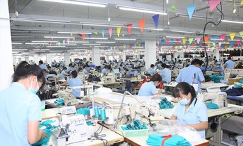 Doanh nghiệp dệt may phấn khởi vì “rủng rỉnh” đơn hàng (ảnh tại Cty May Sài Gòn 3)