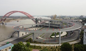 Cầu Hoàng Văn Thụ mang hình dáng cánh chim biển, một công trình giao thông điểm nhấn tại Hải Phòng. Ảnh: Nguyễn Hoàn