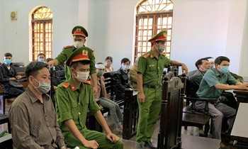 Bị cáo Minh xuất hiện với mái tóc đen tại phiên tòa phúc thẩm
