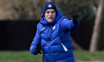 HLV Chelsea cho học trò.... nhậu trước đại chiến Man City