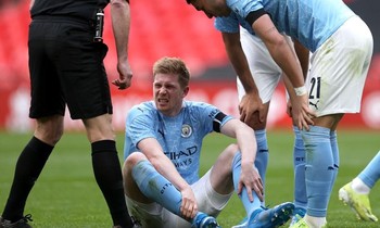 De Bruyne chấn thương, Man City vỡ mộng ăn 4 trước Chelsea