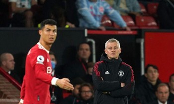 Ghế HLV của Solskjaer đang lung lay dữ dội