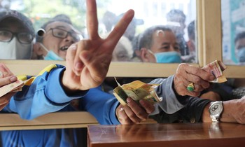 Nhìn gần cơn sốt vé ‘nghìn độ’ trận HAGL - Hà Nội