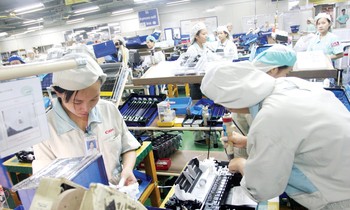 Hỗ trợ cộng đồng doanh nghiệp là một trong những giải pháp giúp giữ đà tăng trưởng GDP năm 2021 Ảnh: Như Ý