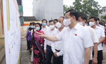 Chủ tịch Quốc hội, Chủ tịch Hội đồng bầu cử Quốc gia Vương Đình Huệ kiểm tra công tác bầu cử tại Tuyên Quang