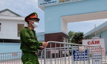 Hà Nội vẫn đang cố gắng phong tỏa các ổ dịch, ngăn chặn lây lan. Ảnh: Hoàng Mạnh Thắng