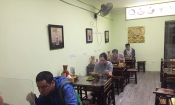 Một quán phở ở Hà Nội đắt khách hôm 14/10/2021