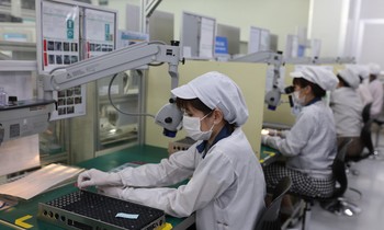 Công nhân trong khu công nghiệp đang đối mặt nguy cơ bị nhiễm COVID rất cao Ảnh: Như ý
