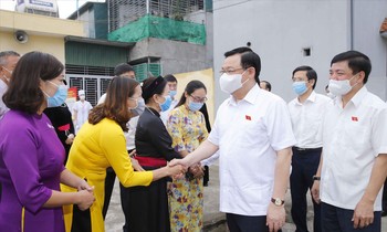 Chủ tịch Quốc hội Vương Đình Huệ kiểm tra công tác chuẩn bị bầu cử