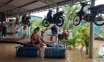 Người dân Quảng Bình đối phó ngập lụt