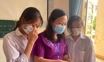 Thiếu giáo viên khiến các trường gặp nhiều khó khăn trong dạy học