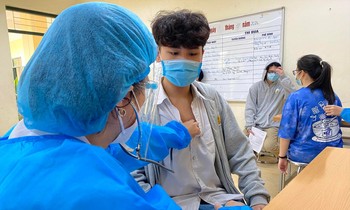 Học sinh THPT Hà Nội tiêm vắc xin sẵn sàng tựu trườngẢnh: Quỳnh Anh