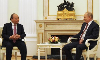 Chủ tịch nước Nguyễn Xuân Phúc hội đàm với Tổng thống Nga Vladimir Putin. Ảnh: TTXVN